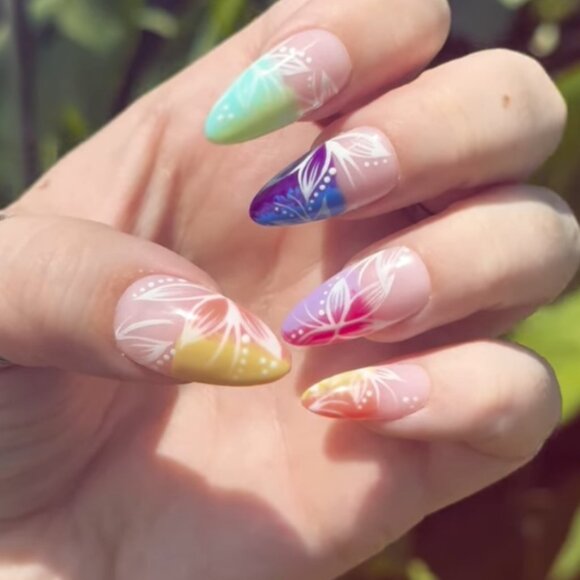 Custom Nail Art - @Pineapple.pressons - Picture 7 of 7